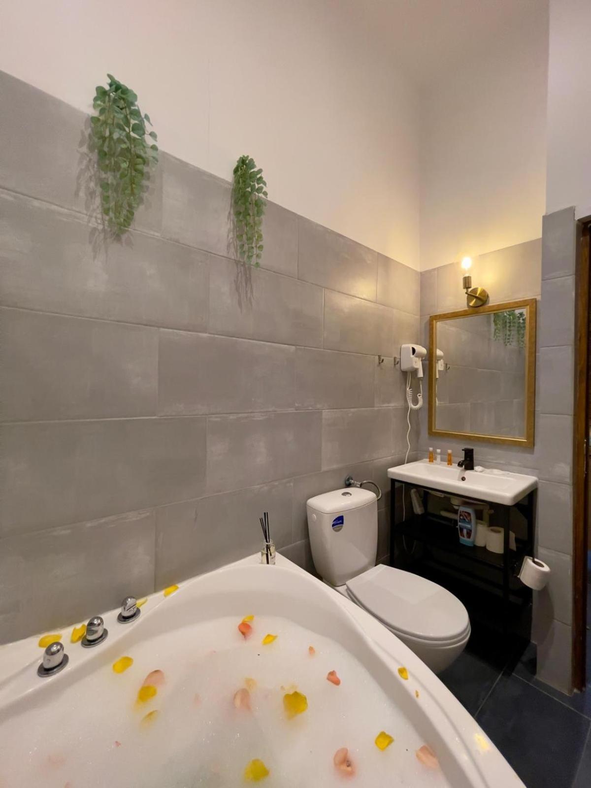 Old Town Jacuzzi Studio Букурещ Екстериор снимка