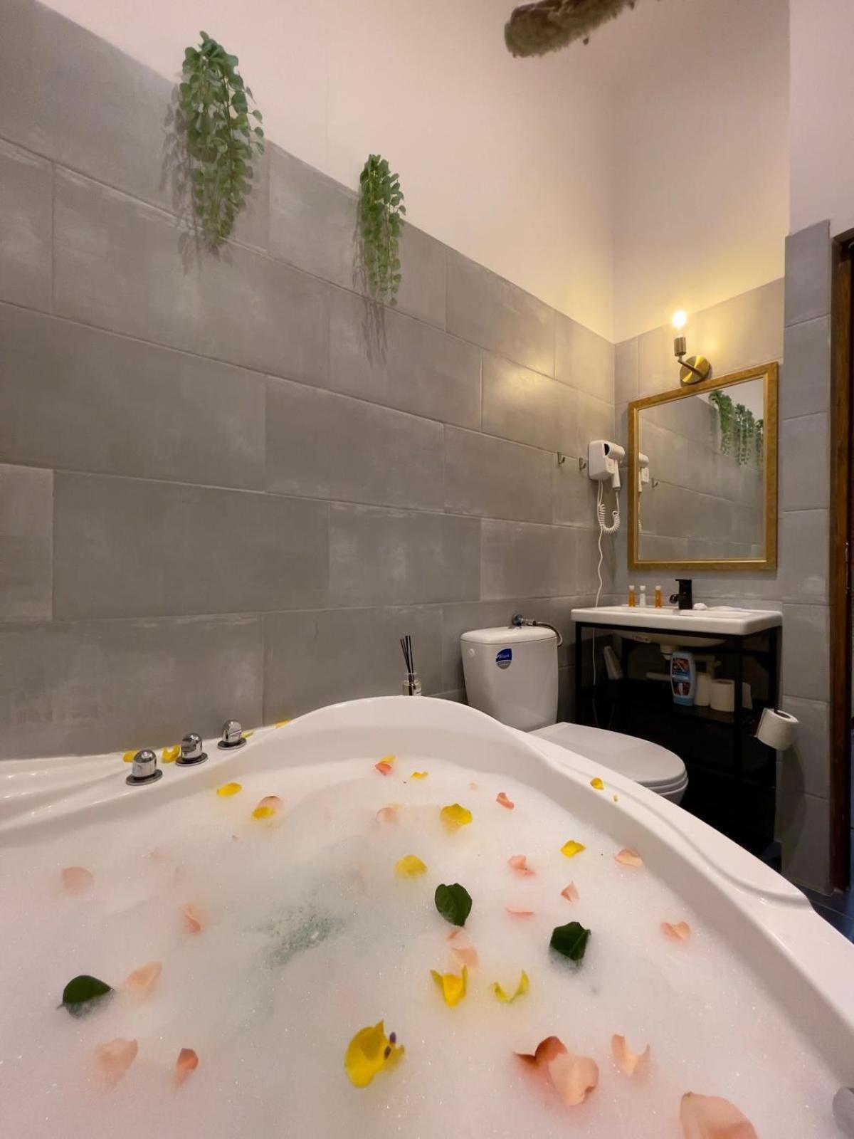 Old Town Jacuzzi Studio Букурещ Екстериор снимка