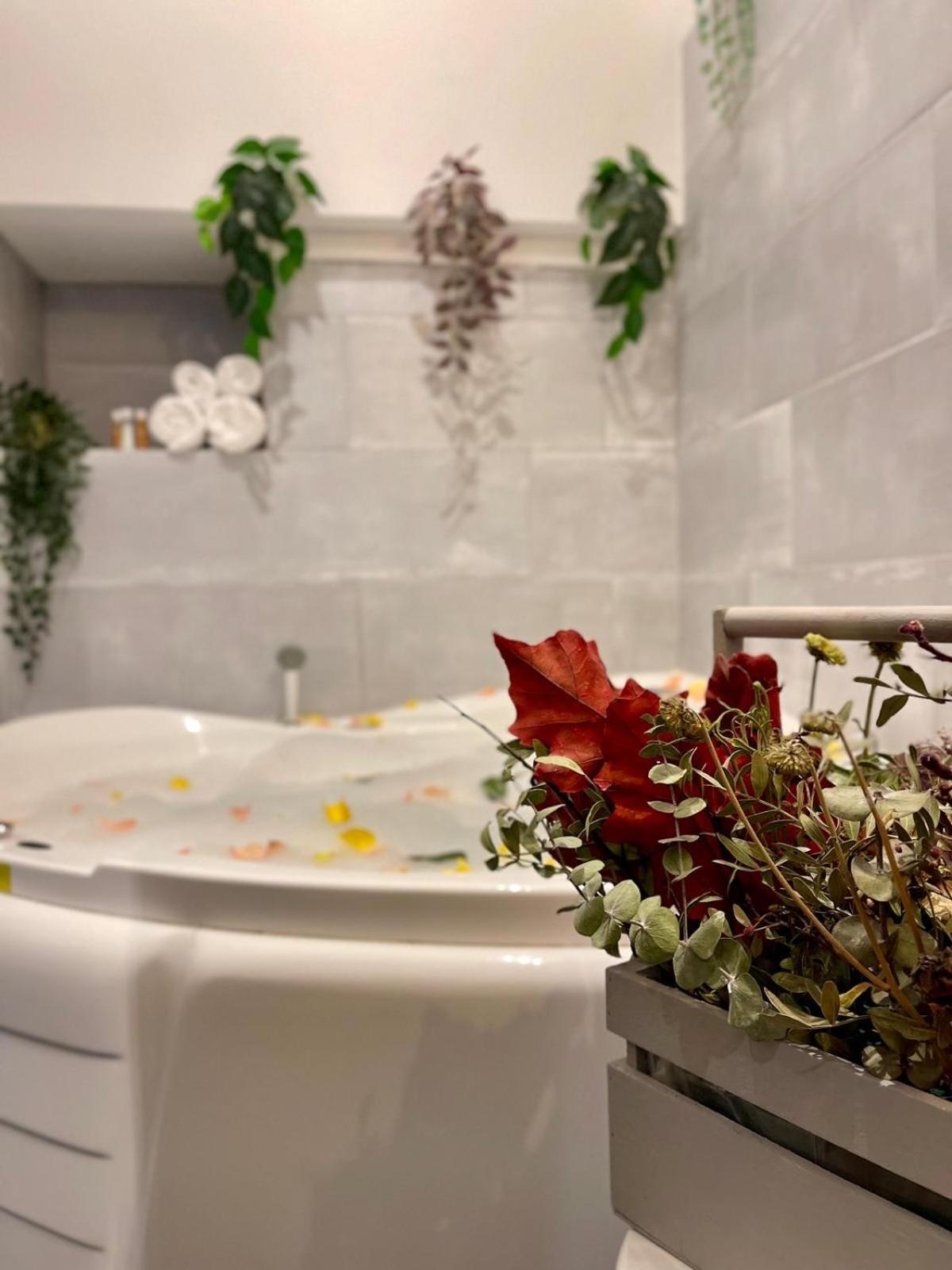 Old Town Jacuzzi Studio Букурещ Екстериор снимка
